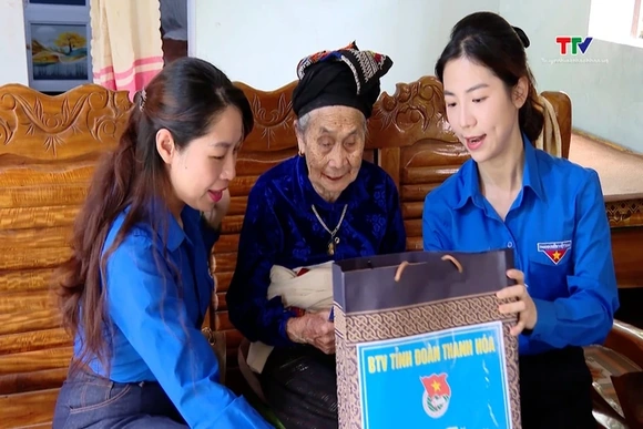 Tặng quà cho hơn 1,56 triệu người có công dịp kỷ niệm 79 năm Ngày Thương binh - Liệt sĩ