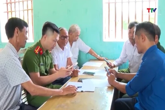 Thanh Hóa hoàn thành chi trả an sinh xã hội không dùng tiền mặt