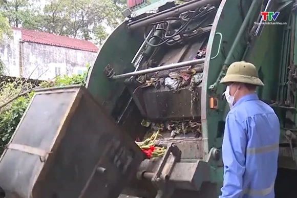 Khẩn trương giải quyết tình trạng rác thải tồn đọng