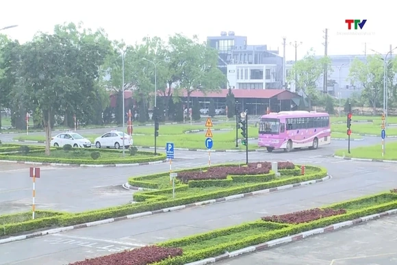 Đề xuất ô tô sát hạch lái xe phải lắp camera phía trước và sau xe