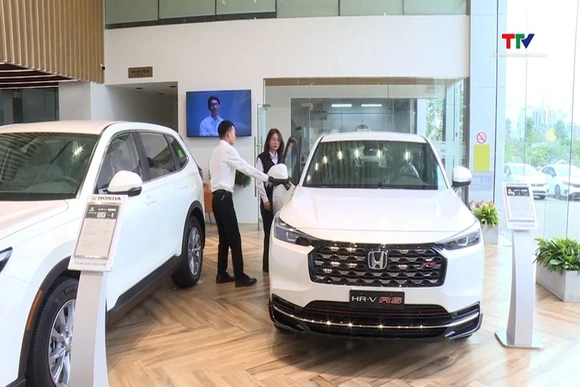 Tiêu thụ ô tô tiếp tục sụt giảm