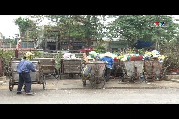 Khẩn trường giải quyết tình trạng rác thải tồn đọng
