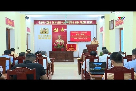 Tuyên truyền pháp luật giao thông cho doanh nghiệp và lái xe vận tải