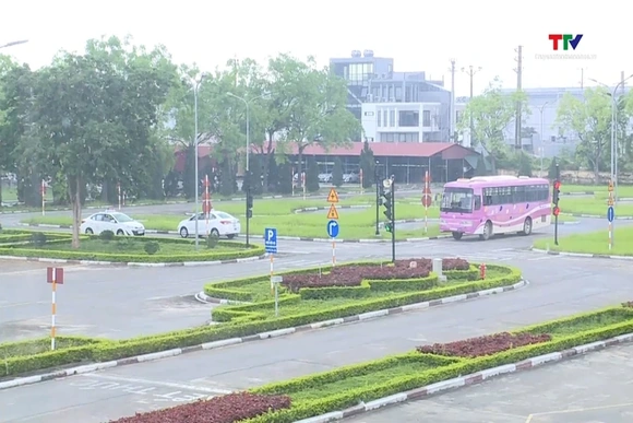 Đề xuất ô tô sát hạch lái xe phải lắp camera phía trước và sau xe