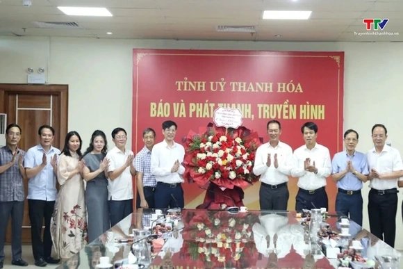 Lãnh đạo tỉnh chúc mừng Báo và Phát thanh, truyền hình Thanh Hóa nhân Ngày Báo chí Cách mạng Việt Na