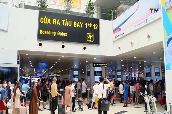 Từ ngày 1/7, hành khách có chuyến bay bị chậm từ 4 giờ trở lên sẽ được hoàn tiền vé