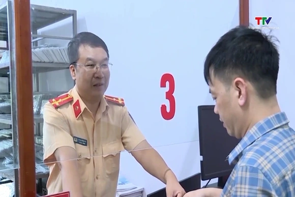 Đề xuất không đổi giấy phép lái xe với người chưa chấp hành quyết định xử phạt giao thông
