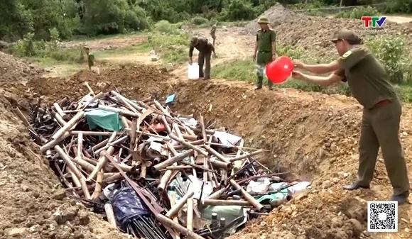Tiêu hủy hàng nghìn vũ khí, vật liệu nổ, công cụ hỗ trợ