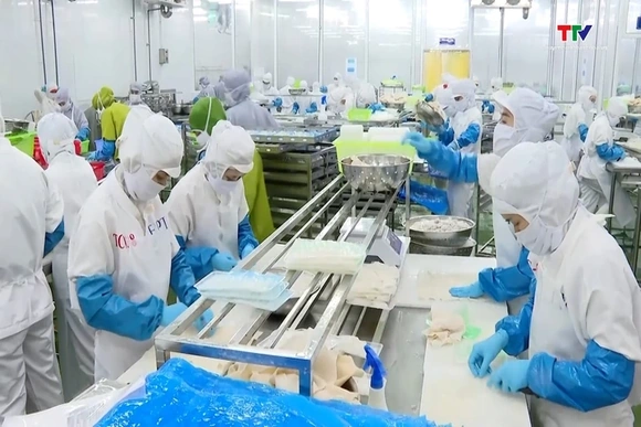 Cán cân thương mại hàng hoá tiếp tục nghiêng về nhập khẩu