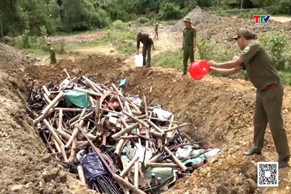 Tiêu hủy hàng nghìn vũ khí, vật liệu nổ, công cụ hỗ trợ