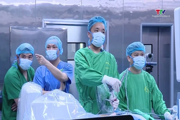 Phẫu thuật xâm lấn tối thiểu trong thực hành ngoại thần kinh - cột sống