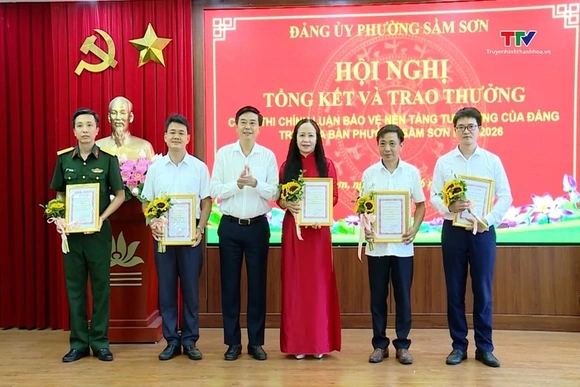 Phường Sầm Sơn trao giải Cuộc thi chính luận bảo vệ nền tảng tư tưởng của Đảng