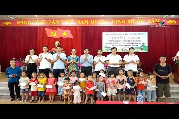 Bệnh viện Đa khoa Phúc Thịnh trao 40 suất quà cho trẻ em có hoàn cảnh khó khăn