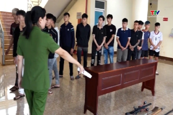 Bắt khẩn cấp 9 đối tượng mang hung khí nguy hiểm hỗn chiến
