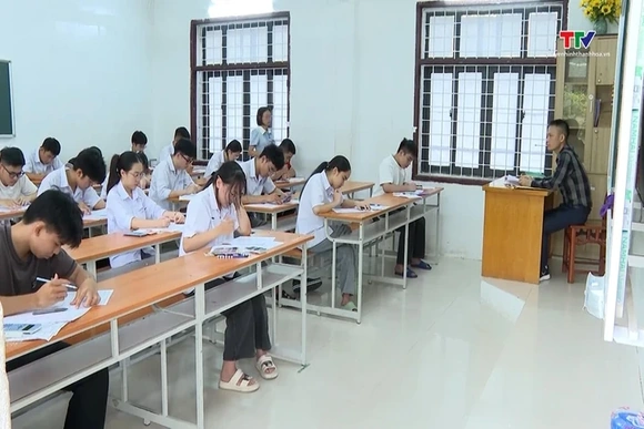 Số lượng điểm 10 môn Toán thi tốt nghiệp THPT 2026 tăng mạnh