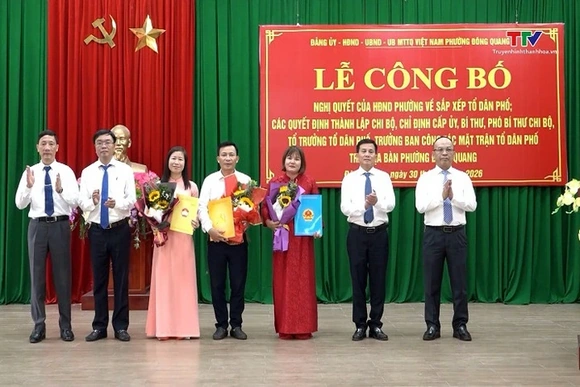Phường Đông Quang và các xã Quảng Bình, Bá Thước công bố các quyết định sắp xếp tổ dân phố, thôn