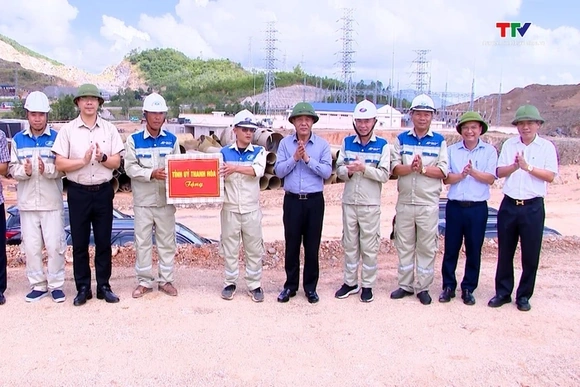 Bí thư Tỉnh ủy Lê Đức Thái kiểm tra tiến độ triển khai một số dự án trọng điểm tại Khu kinh tế Nghi 