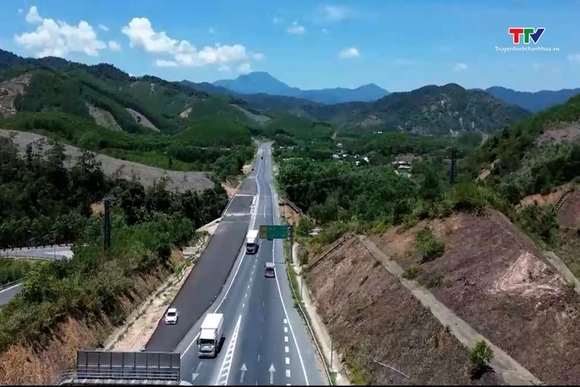 Cấm nhiều loại phương tiện lưu thông trên cao tốc La Sơn - Hòa Liên để xử lý sạt lở