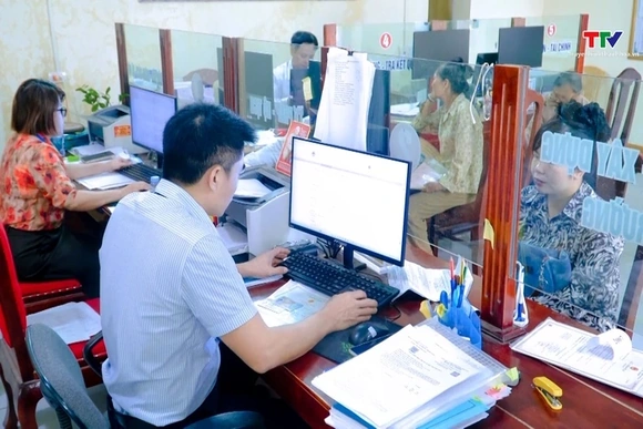 Dịch vụ công trực tuyến chuyển từ cung cấp thủ tục sang phục vụ người dân