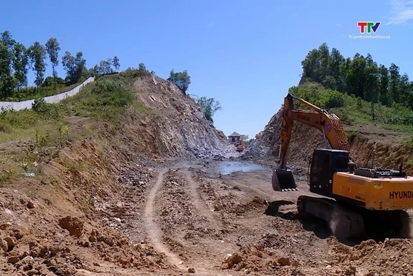 Gỡ vướng mặt bằng tuyến đường kết nối Khu du lịch Bến En