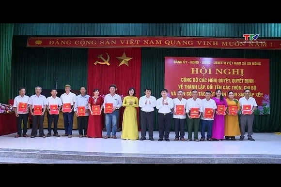 Xã An Nông công bố các quyết định thành lập thôn, chi bộ sau sắp xếp