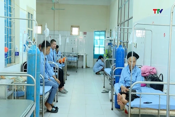 Bệnh viện Đa khoa Mường Lát xuống cấp nghiêm trọng