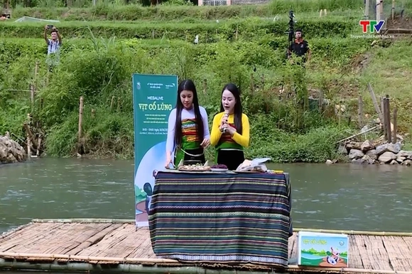 Sôi nổi phiên livestream quảng bá và kết nối tiêu thụ đặc sản vịt Cổ Lũng