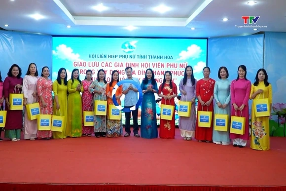 Giao lưu xây dựng gia đình hạnh phúc, trao giải cuộc thi ảnh 