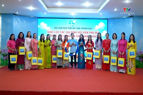 Giao lưu xây dựng gia đình hạnh phúc, trao giải cuộc thi ảnh 