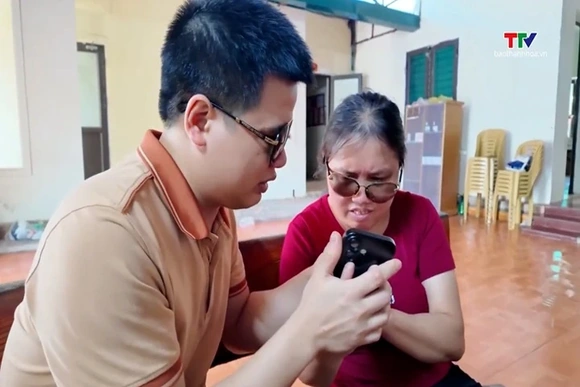 Người khiếm thị sử dụng công nghệ xóa nhòa khoảng cách