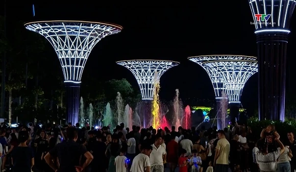 Sầm Sơn lung linh sắc màu về đêm