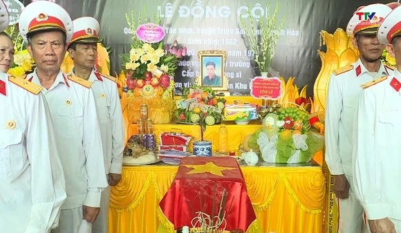 Đón hài cốt liệt sĩ Lê Đồng Cội về an táng tại quê hương