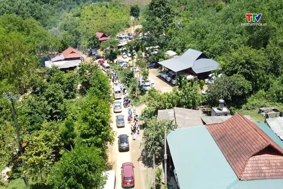 Hạ tầng giao thông - “điểm nghẽn” trong phát triển du lịch thác Mây