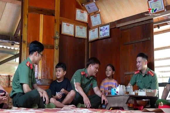 Những người chiến sĩ bám bản để giữ bình yên