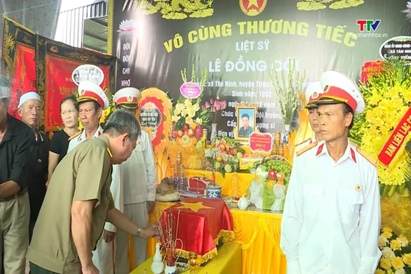 Đón hài cốt liệt sĩ Lê Đồng Cội về an táng tại quê hương