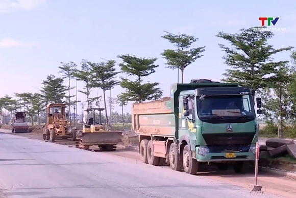 Cả nước giải ngân gần 300.000 tỷ đồng vốn đầu tư công