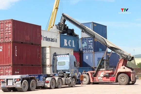 Thu ngân sách hoạt động xuất nhập khẩu tăng