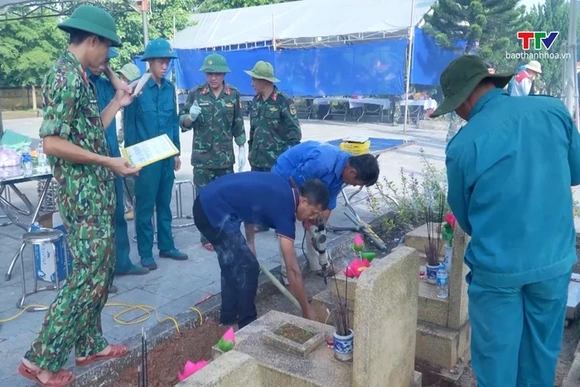 Lấy và bàn giao mẫu hài cốt liệt sĩ tại Nghĩa trang liệt sĩ Thạch Thành