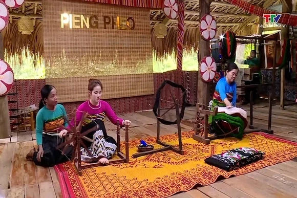 Nhịp thoi giữ hồn bản Thái