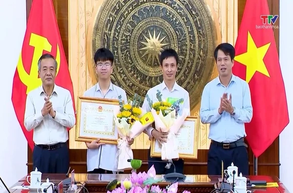Gặp mặt, biểu dương các học sinh đạt giải Olympic quốc tế và khu vực