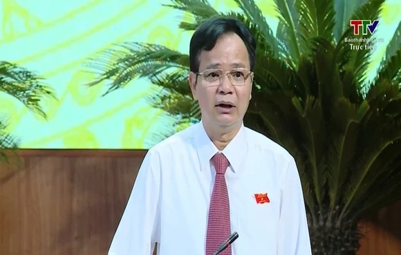 Cấp điện thoại thông minh, hỗ trợ 50.000 đồng/tháng để sử dụng dịch vụ công cho mỗi hộ ở xã khó khăn
