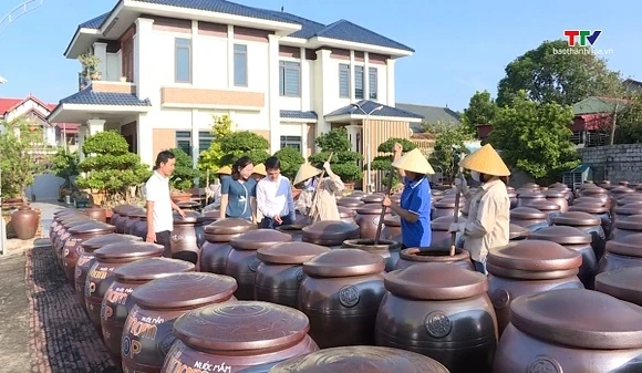 Nông dân làm giàu với nghề chế biến thủy sản
