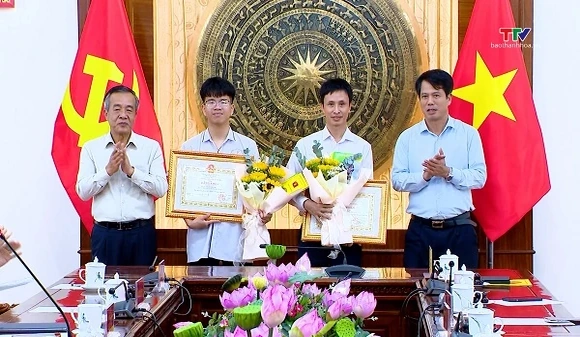 Gặp mặt, biểu dương các học sinh đạt giải Olympic quốc tế và khu vực