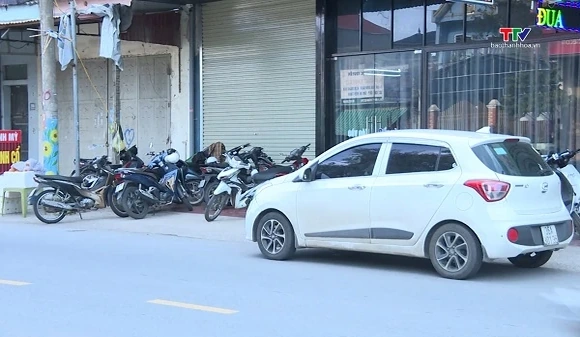 Giải tỏa lấn chiếm hành lang giao thông trên đường Nguyễn Doãn Chấp