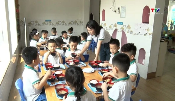 Bổ sung dinh dưỡng hợp lý, giúp trẻ phát triển toàn diện