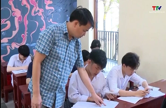 Áp lực sĩ số học sinh vượt quy định