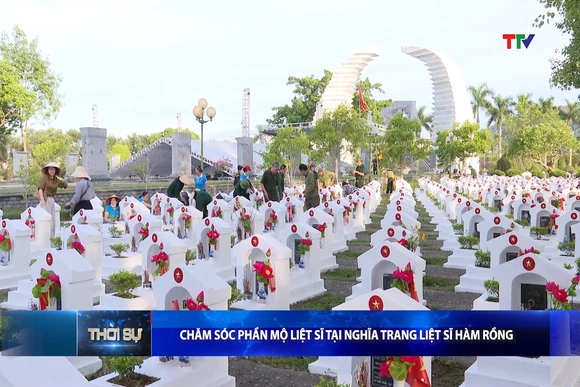 Chăm sóc phần mộ liệt sĩ tại Nghĩa trang Liệt sĩ Hàm Rồng