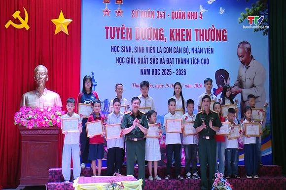 Sư đoàn 341 trao thưởng cho học sinh, sinh viên đạt thành tích cao trong học tập