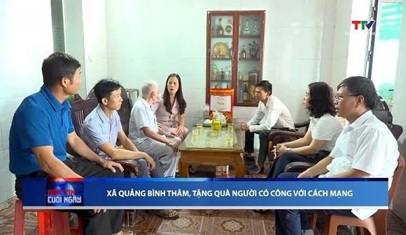 Xã Quảng Bình thăm, tặng quà người có công với cách mạng