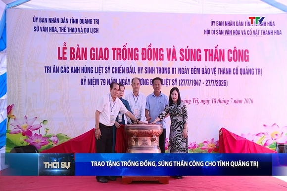 Trao tặng Trống Đồng, súng thần công cho tỉnh Quảng Trị